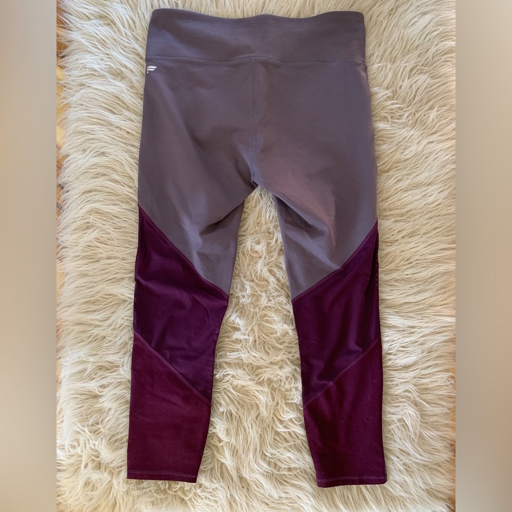 Fabletics Mid-Rise PowerHold® Colorblock Capri Small